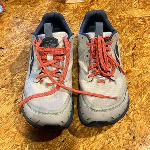 ALTRA MENS SHOES SIZE 8.5